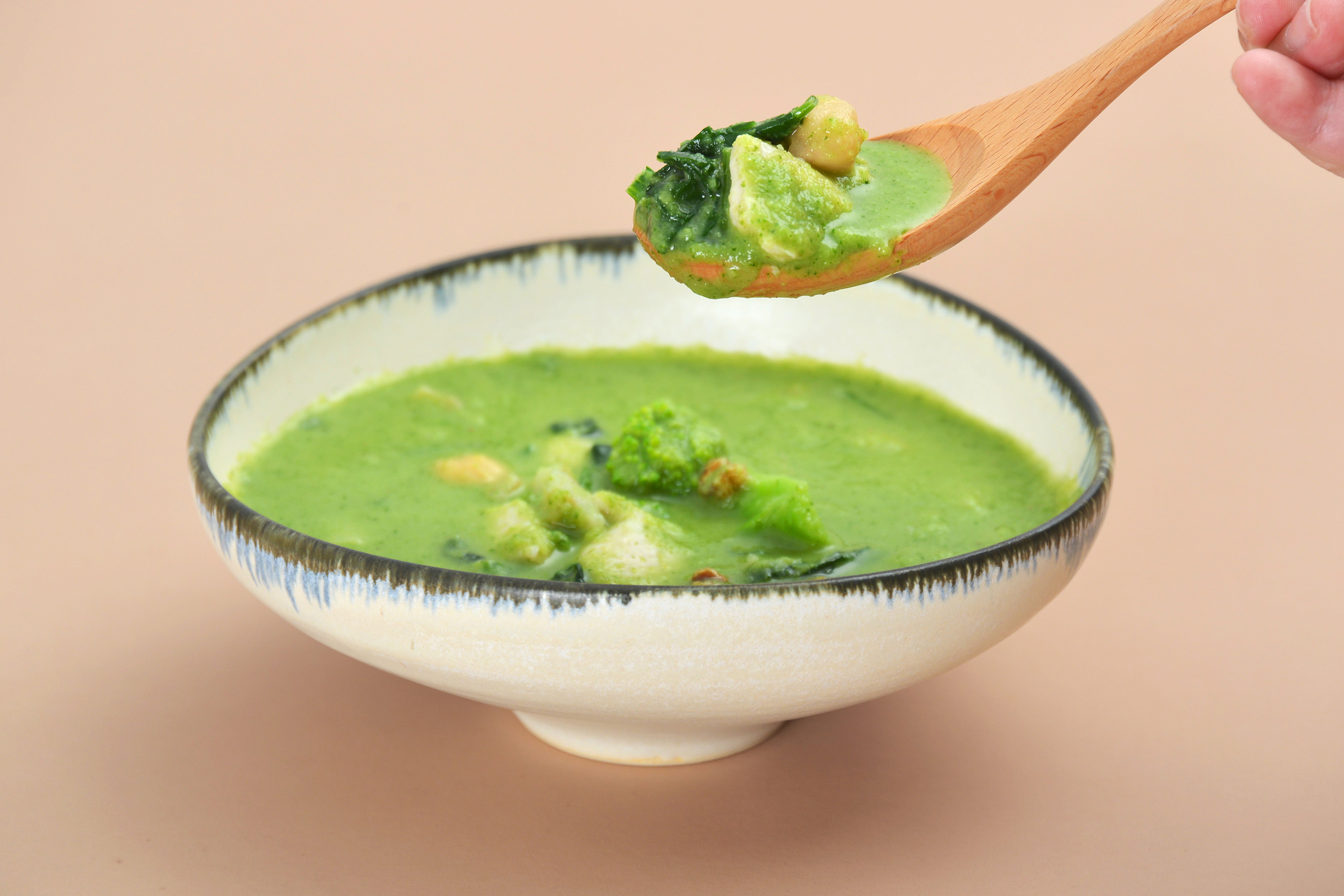 10種の具材が入ったブロッコリーポタージュ